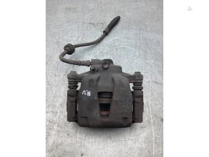 Usados Pinza de freno derecha delante Opel Corsa D 1.3 CDTi 16V ecoFLEX Precio € 35,00 Norma de margen ofrecido por Gebr Opdam B.V.