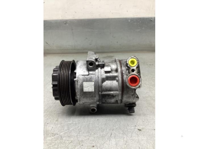 Usagé Compresseur de clim Opel Corsa D 1.3 CDTi 16V ecoFLEX Prix € 100,00 Règlement à la marge proposé par Gebr Opdam B.V.