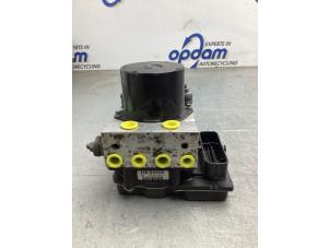 Usados Bomba ABS Volkswagen Polo V (6R) 1.2 TDI 12V BlueMotion Precio € 50,00 Norma de margen ofrecido por Gebr Opdam B.V.