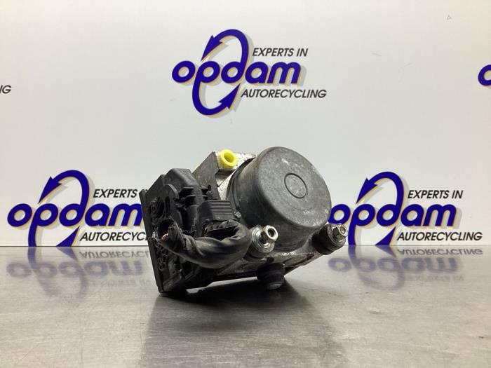 Używane Pompa ABS Daihatsu Cuore (L251/271/276) 1.0 12V DVVT Cena € 125,00 Procedura marży oferowane przez Gebr Opdam B.V.