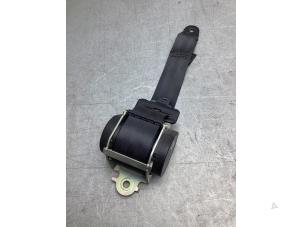 Usagé Ceinture arrière gauche Dacia Duster (HS) 1.6 16V 4x4 Prix € 40,00 Règlement à la marge proposé par Gebr Opdam B.V.