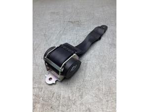Usagé Ceinture arrière droit Dacia Duster (HS) 1.6 16V 4x4 Prix € 40,00 Règlement à la marge proposé par Gebr Opdam B.V.