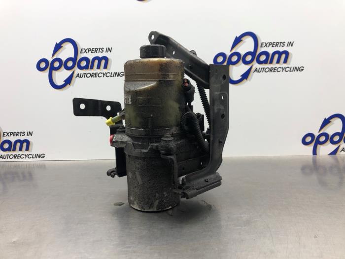Usagé Pompe de direction Ford Focus C-Max 1.8 16V Prix € 150,00 Règlement à la marge proposé par Gebr Opdam B.V.