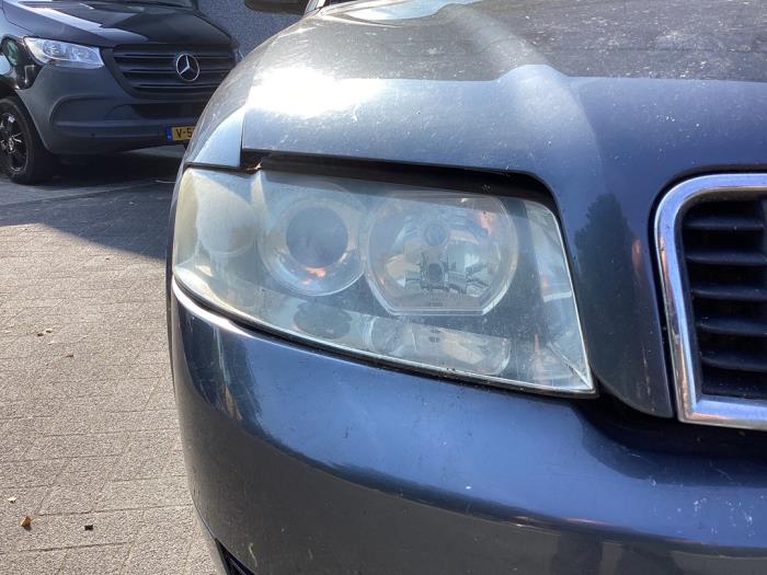 Używane Reflektor prawy Audi A4 Avant (B6) 1.8 T 20V Cena € 50,00 Procedura marży oferowane przez Gebr Opdam B.V.