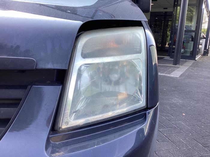 Używane Reflektor lewy Ford Transit Connect 1.8 TDCi 90 DPF Cena € 50,00 Procedura marży oferowane przez Gebr Opdam B.V.