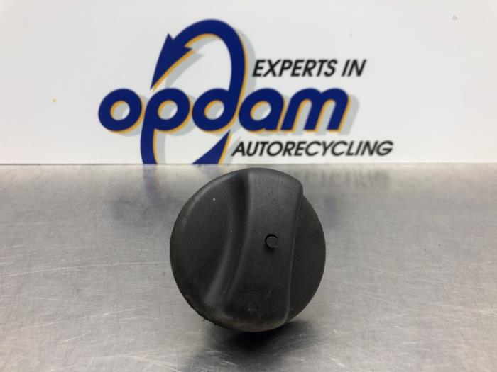 Begagnade Tanklock BMW Mini (R50/53) 1.6 16V Cooper Pris € 15,00 Marginaltabell erbjuds av Gebr Opdam B.V.