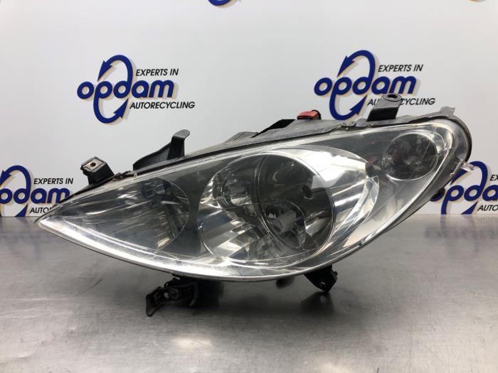 Usagé Reflektor lewy Peugeot 307 CC (3B) 2.0 16V Prix € 40,00 Règlement à la marge proposé par Gebr Opdam B.V.