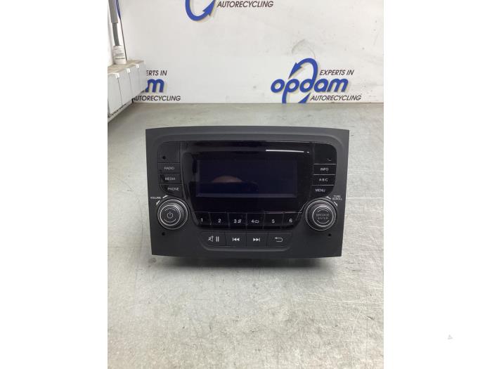 Używane Radio Fiat Doblo Cargo (263) 1.4 T-Jet 16V Cena € 180,00 Procedura marży oferowane przez Gebr Opdam B.V.