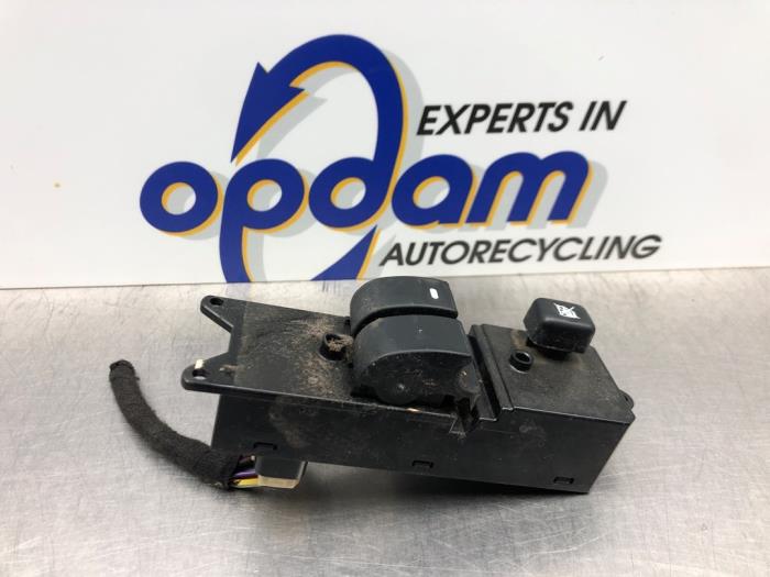 Usados Interruptor de ventanilla eléctrica Mitsubishi Colt (Z2/Z3) 1.3 16V Precio € 35,00 Norma de margen ofrecido por Gebr Opdam B.V.