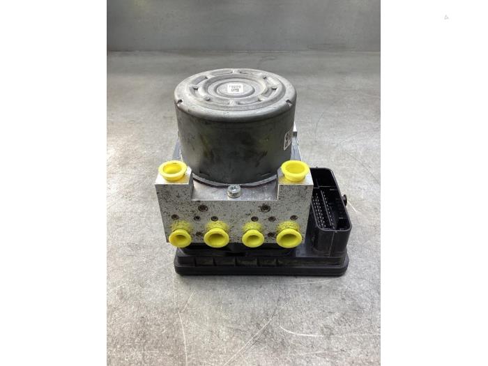 Usagé Bloc ABS Nissan NV 300 1.6 dCi 95 Prix € 302,50 Prix TTC proposé par Gebr Opdam B.V.