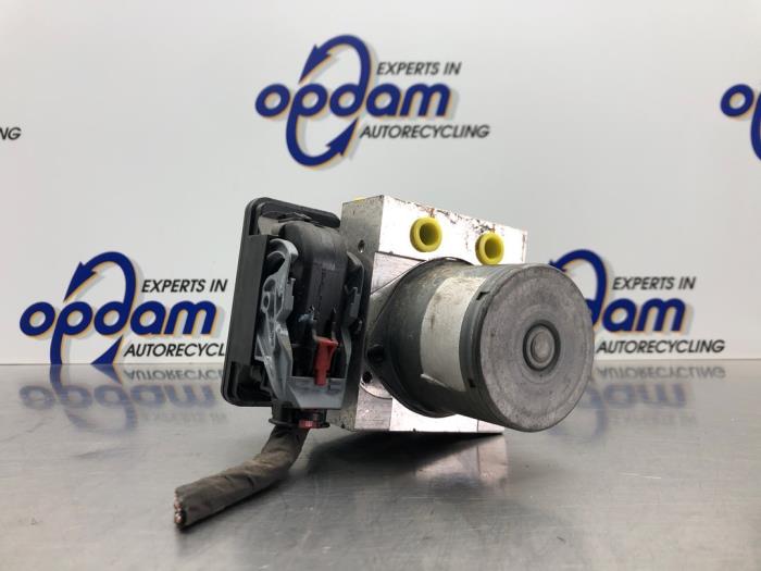 Begagnade ABS-pump Kia Venga 1.4 CVVT 16V Pris € 150,00 Marginaltabell erbjuds av Gebr Opdam B.V.