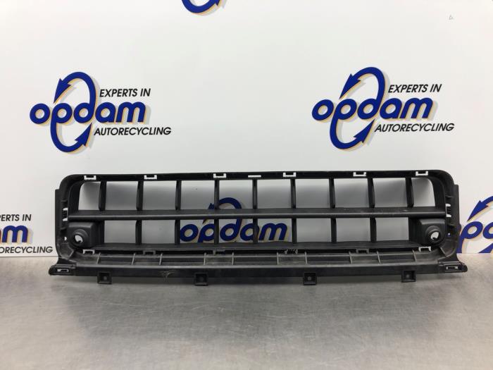 Begagnade Stötfångargrill Mini Countryman (F60) 1.5 12V Cooper Pris € 25,00 Marginaltabell erbjuds av Gebr Opdam B.V.