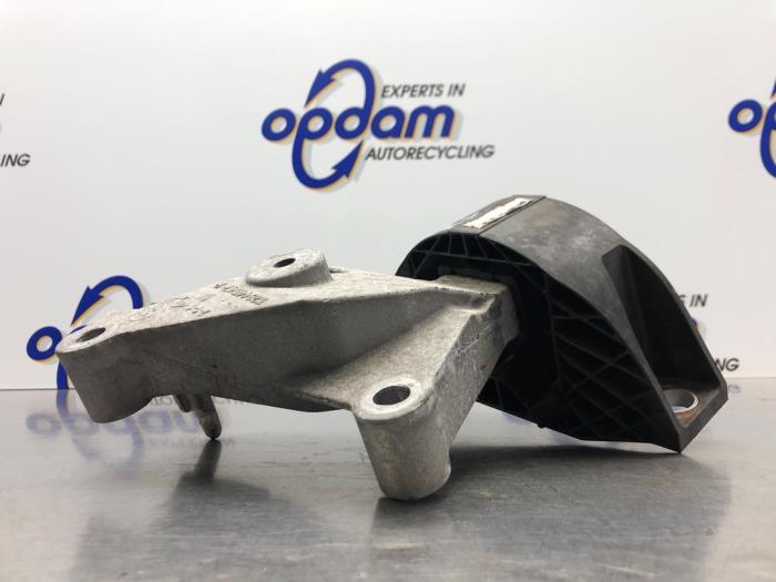 Used Engine mount Renault Captur I (2R) 0.9 Energy TCE 12V Price € 25,00 Margin scheme offered by Gebr Opdam B.V.