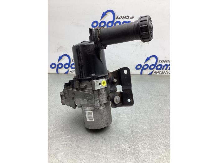 Gebrauchte Kraftstoffpumpe Elektrisch Dacia Jogger 1.6 Hybrid 140 16V Preis € 120,00 Margenregelung angeboten von Gebr Opdam B.V.