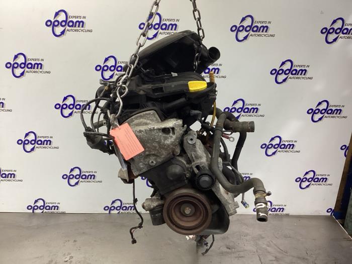 Używane Silnik Renault Clio III (BR/CR) 1.2 16V 75 Cena € 400,00 Procedura marży oferowane przez Gebr Opdam B.V.