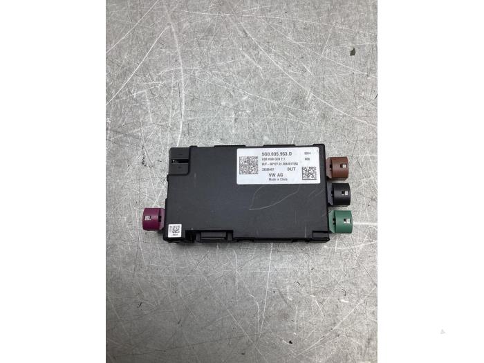 Begagnade USB-modul Volkswagen Polo VI (AW1) 1.0 TSI 12V Pris € 30,00 Marginaltabell erbjuds av Gebr Opdam B.V.