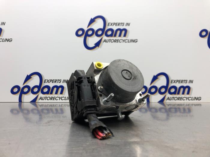 Gebrauchte ABS Pumpe Dacia Logan MCV I (KS) 1.6 MPI 85 Preis € 150,00 Margenregelung angeboten von Gebr Opdam B.V.