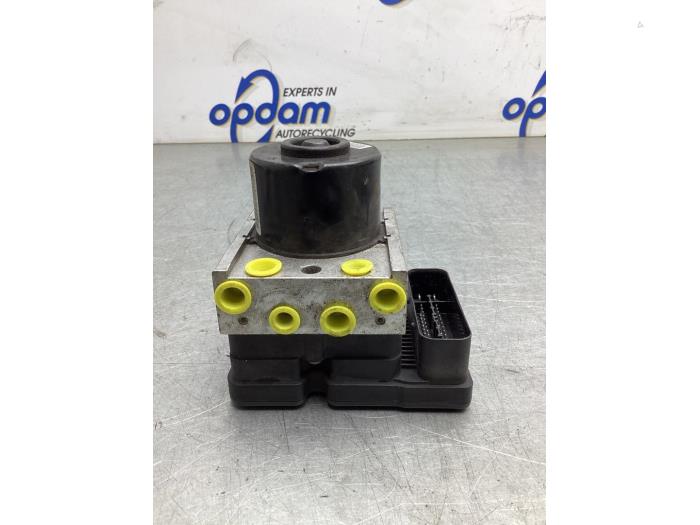 Usagé Pompe ABS Ford Transit Connect 1.8 TDCi 90 DPF Prix € 75,00 Règlement à la marge proposé par Gebr Opdam B.V.