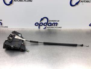 Używane Mechanizm blokady drzwi prawych tylnych wersja 4-drzwiowa Fiat Grande Punto (199) 1.2 Cena € 50,00 Procedura marży oferowane przez Gebr Opdam B.V.