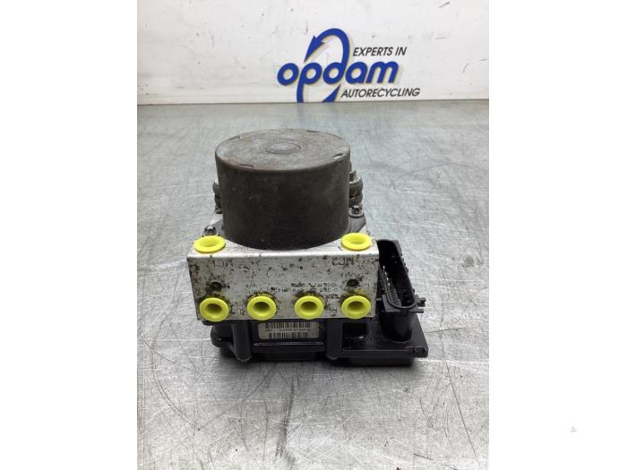 Używane Pompa ABS Toyota Aygo (B10) 1.0 12V VVT-i Cena € 40,00 Procedura marży oferowane przez Gebr Opdam B.V.