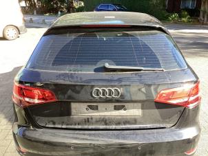 Używane Tylna klapa Audi A3 Sportback (8VA/8VF) 1.5 35 TFSI 16V Cena € 450,00 Procedura marży oferowane przez Gebr Opdam B.V.