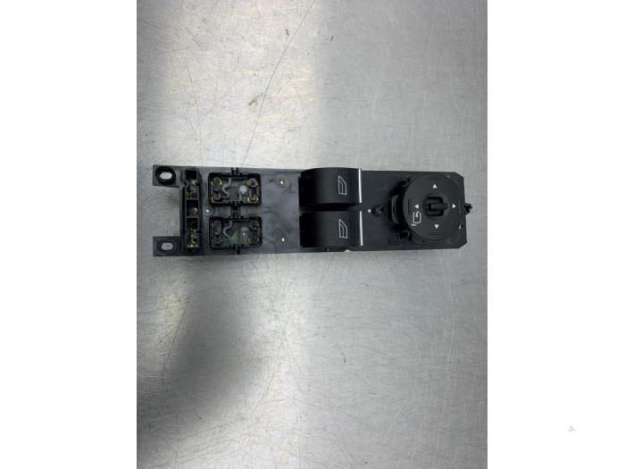 Usados Interruptor de ventanilla eléctrica Ford Fiesta 6 (JA8) 1.0 SCI 12V 80 Precio € 25,00 Norma de margen ofrecido por Gebr Opdam B.V.