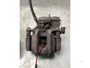 Usados Pinza de freno derecha detrás BMW 5 serie (F10) 520i 16V Precio € 75,00 Norma de margen ofrecido por Gebr Opdam B.V.