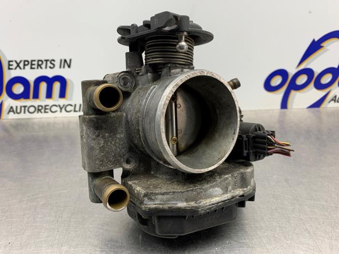 Usagé Boitier papillon Audi A4 Avant (B5) 1.8 20V Prix € 75,00 Règlement à la marge proposé par Gebr Opdam B.V.