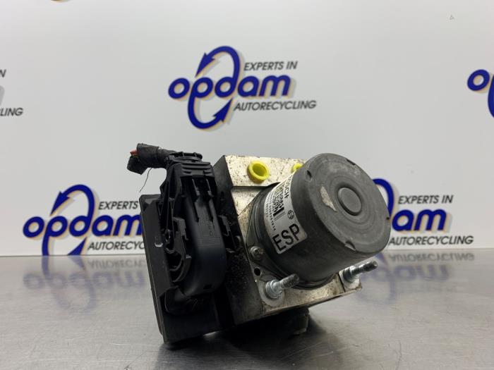Begagnade ABS-pump Fiat Punto Evo (199) 1.4 Van Pris € 75,00 Marginaltabell erbjuds av Gebr Opdam B.V.