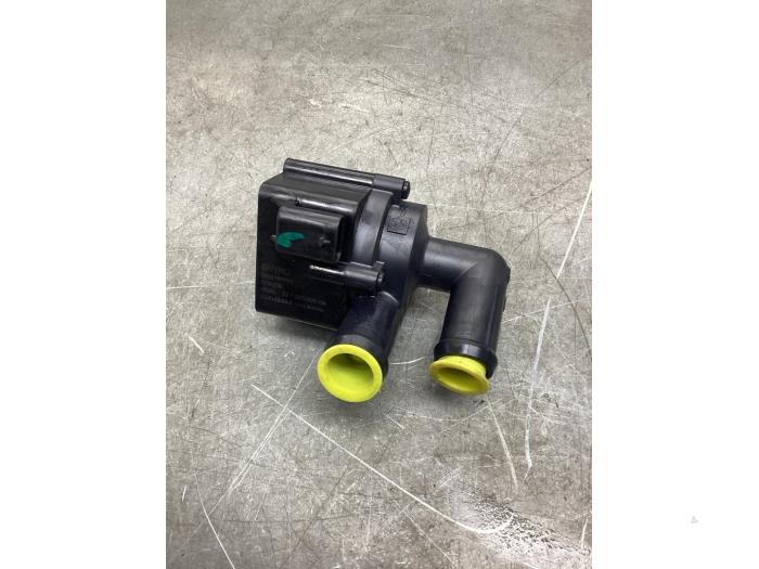 Begagnade Extra vattenpump Lynk &amp; Co 01 1.5 PHEV Pris € 35,00 Marginaltabell erbjuds av Gebr Opdam B.V.