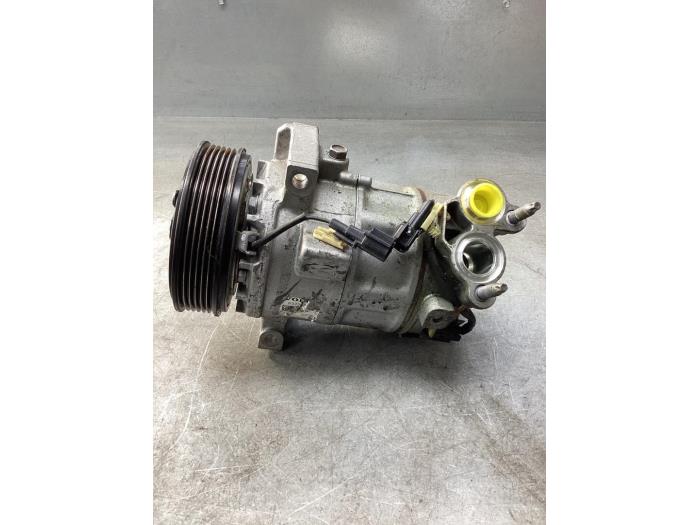 Usagé Pompe clim Volvo XC40 (XZ) 1.5 T3 12V Prix € 200,00 Règlement à la marge proposé par Gebr Opdam B.V.