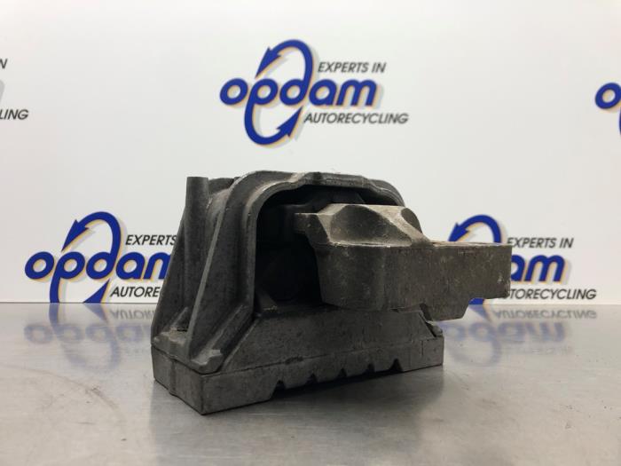 Used Engine mount Volkswagen Touran (1T1/T2) 2.0 TDI DPF Price € 50,00 Margin scheme offered by Gebr Opdam B.V.