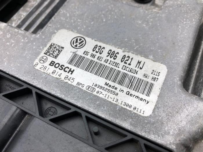 Engine management computer from a Volkswagen Touran (1T1/T2) 2.0 TDI DPF 2008