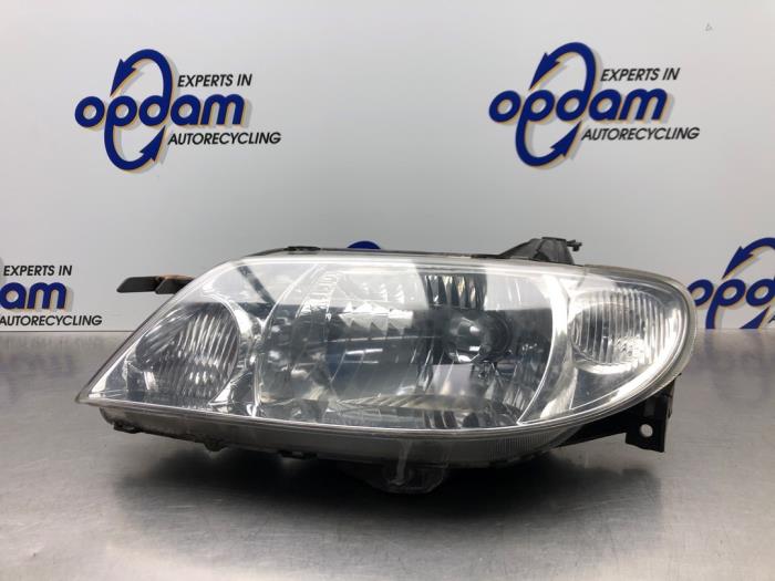 Używane Reflektor lewy Mazda 323 Fastbreak (BJ14) 1.6 16V Cena € 30,00 Procedura marży oferowane przez Gebr Opdam B.V.
