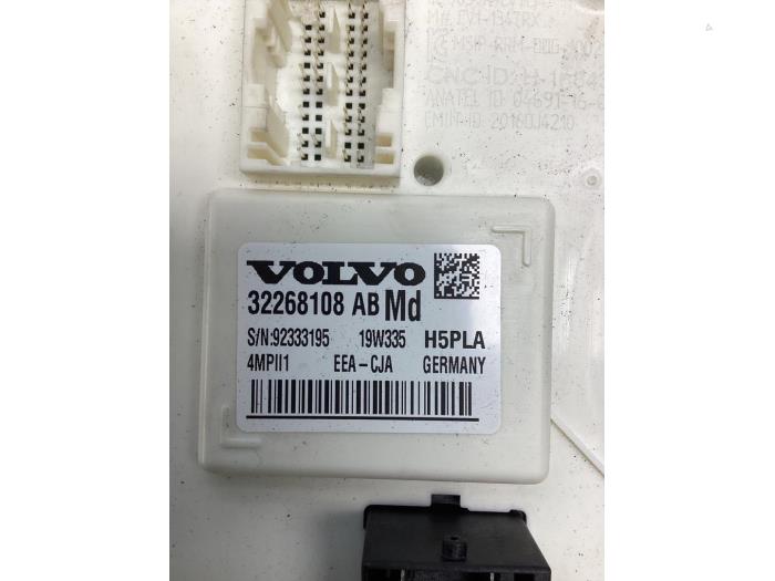 Module électronique central d'un Volvo XC40 (XZ) 1.5 T3 12V 2020