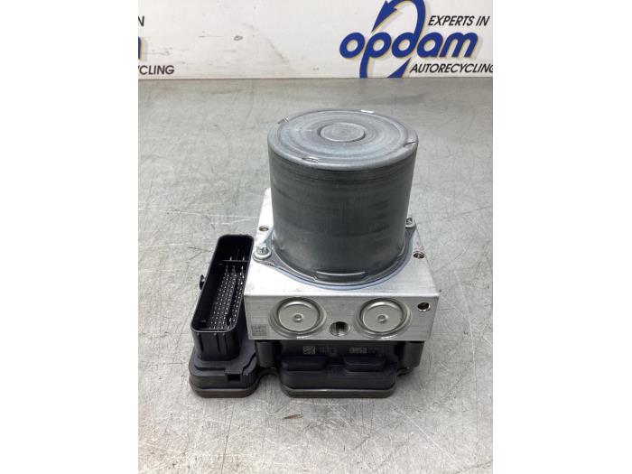 Usagé Pompe ABS Volvo XC40 (XZ) 1.5 T3 12V Prix € 300,00 Règlement à la marge proposé par Gebr Opdam B.V.