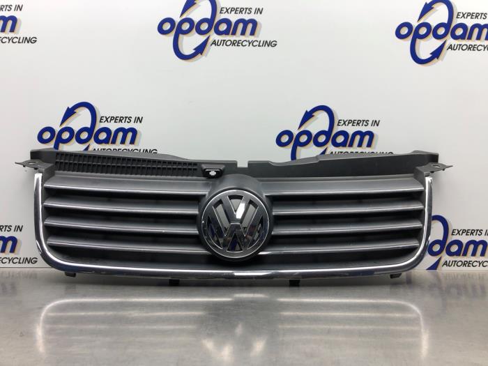 Używane Grill Volkswagen Passat Variant (3B6) 1.8 Turbo 20V Cena € 40,00 Procedura marży oferowane przez Gebr Opdam B.V.