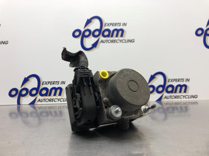Begagnade ABS-pump Fiat Fiorino (225) 1.3 JTD 16V Multijet Pris € 200,00 Marginaltabell erbjuds av Gebr Opdam B.V.