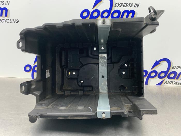 Begagnade Batterilåda Ford Fiesta 7 1.0 EcoBoost 12V Pris € 25,00 Marginaltabell erbjuds av Gebr Opdam B.V.
