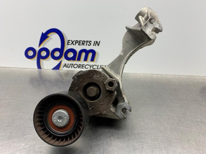 Usagé Support dynamo haut Renault Captur I (2R) 0.9 Energy TCE 12V Prix € 40,00 Règlement à la marge proposé par Gebr Opdam B.V.