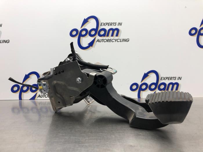 Gebrauchte Pedale Set Peugeot 208 I (CA/CC/CK/CL) 1.2 Vti 12V PureTech 82 Preis € 100,00 Margenregelung angeboten von Gebr Opdam B.V.