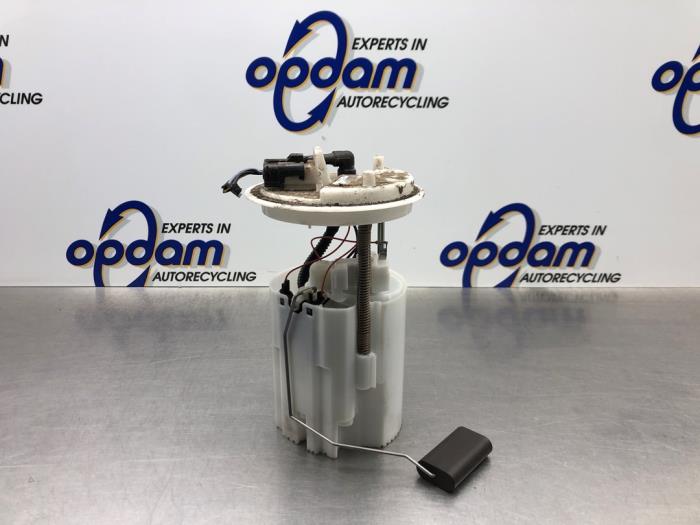 Usagé Pompe essence Opel Corsa D 1.2 16V Prix € 40,00 Règlement à la marge proposé par Gebr Opdam B.V.
