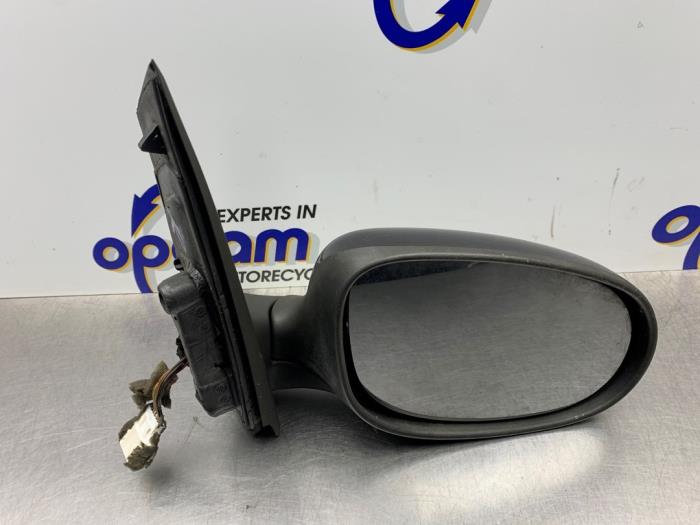 Usados Retrovisor externo derecha Ford Ka II 1.2 Precio € 50,00 Norma de margen ofrecido por Gebr Opdam B.V.