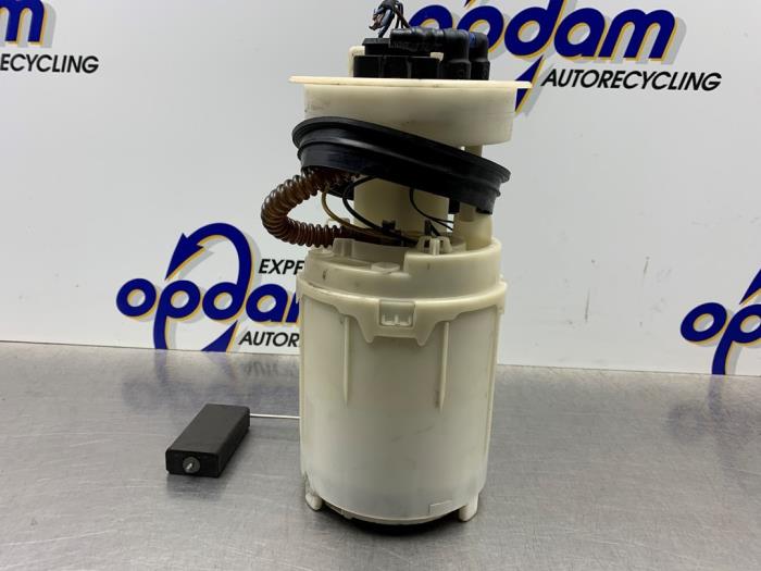 Usagé Pompe essence Volkswagen Polo IV (9N1/2/3) 1.4 16V 75 Prix € 25,00 Règlement à la marge proposé par Gebr Opdam B.V.