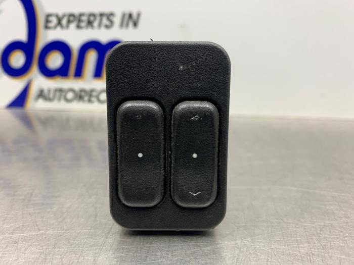 Usados Interruptor de ventanilla eléctrica Opel Meriva (A) 1.4 16V Twinport Precio € 35,00 Norma de margen ofrecido por Gebr Opdam B.V.