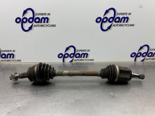 Usados Eje de transmisión izquierda delante Opel Corsa D 1.3 CDTi 16V ecoFLEX Precio € 50,00 Norma de margen ofrecido por Gebr Opdam B.V.