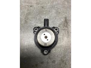 Nockenwelle Sensor van een Mercedes-Benz A Limousine (177.1) 1.3 A-250 e Turbo 16V 2020