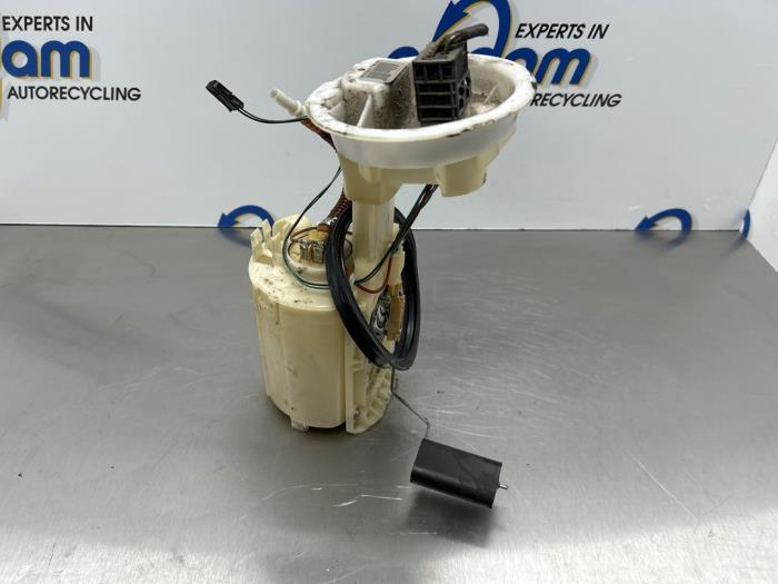 Begagnade Bensinpump BMW Mini (R50/53) 1.6 16V Cooper Pris € 75,00 Marginaltabell erbjuds av Gebr Opdam B.V.