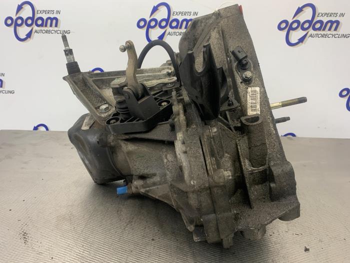 Getriebe van een Renault Clio III (BR/CR) 1.4 16V 2006