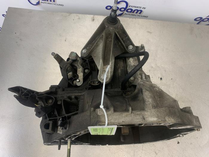 Getriebe van een Renault Clio III (BR/CR) 1.4 16V 2006